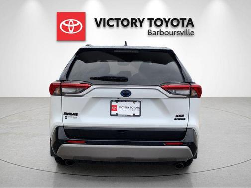 Pear 2024 Toyota RAV4 Hybrid SE