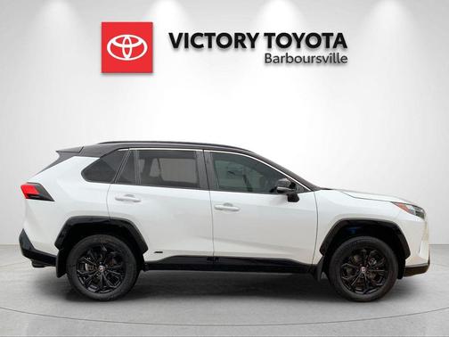 Pear 2024 Toyota RAV4 Hybrid SE