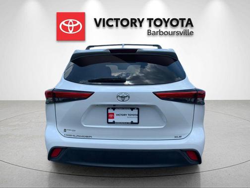 Wind Chill Pearl 2023 Toyota Highlander XLE