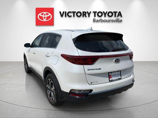 Snow White Pearl 2022 Kia Sportage LX
