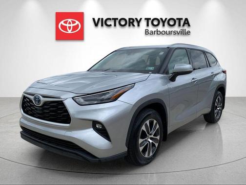 Celestial Silver Metallic 2022 Toyota Highlander Hybrid XLE