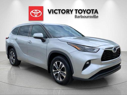 Celestial Silver Metallic 2022 Toyota Highlander Hybrid XLE
