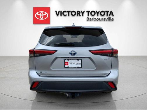 Celestial Silver Metallic 2022 Toyota Highlander Hybrid XLE