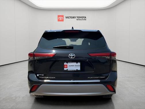 2022 Toyota Highlander Platinum