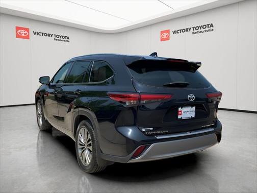 2022 Toyota Highlander Platinum