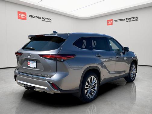 2025 Toyota Highlander Platinum