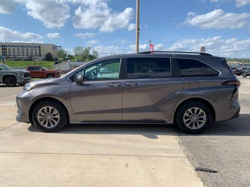 2023 Toyota Sienna XLE
