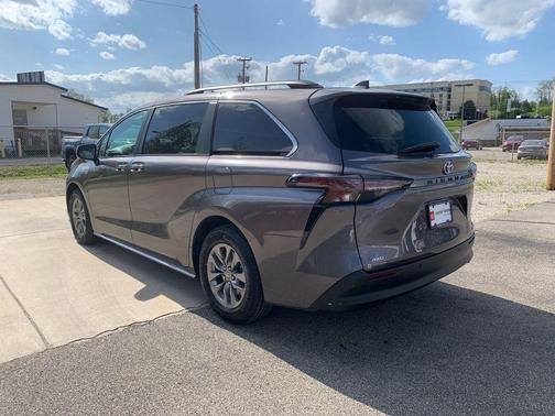 2023 Toyota Sienna XLE