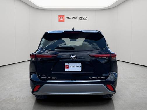 2025 Toyota Highlander Platinum