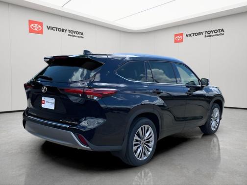 2025 Toyota Highlander Platinum