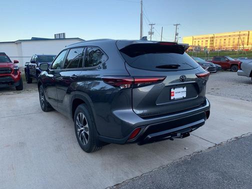 2025 Toyota Highlander XLE