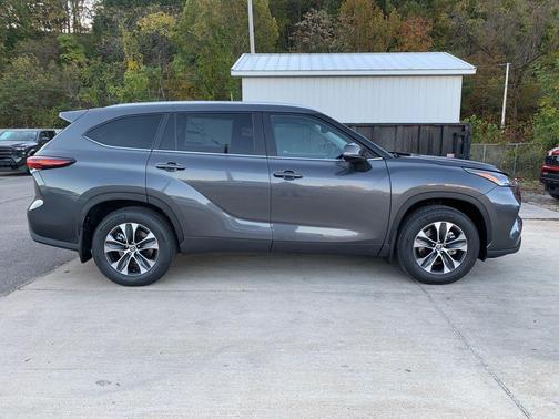 2025 Toyota Highlander XLE