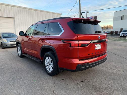 2023 Toyota Sequoia SR5