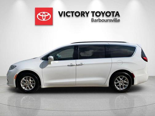 Bright White Clearcoat 2022 Chrysler Pacifica Touring L