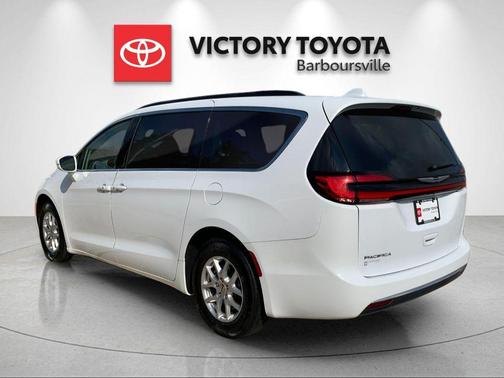 Bright White Clearcoat 2022 Chrysler Pacifica Touring L