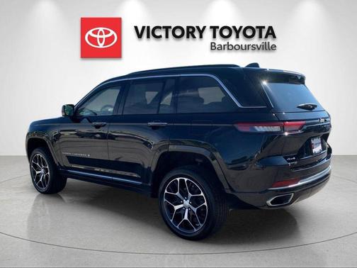 Diamond Black Crystal Pearlcoat 2024 Jeep Grand Cherokee Summit