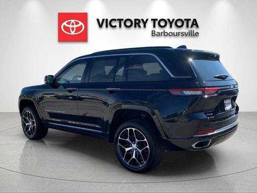 Diamond Black Crystal Pearlcoat 2024 Jeep Grand Cherokee Summit