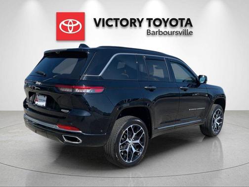 Diamond Black Crystal Pearlcoat 2024 Jeep Grand Cherokee Summit