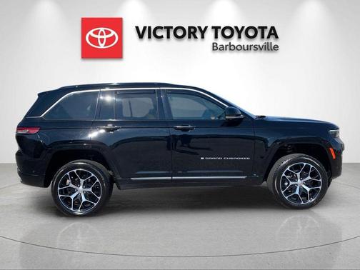 Diamond Black Crystal Pearlcoat 2024 Jeep Grand Cherokee Summit