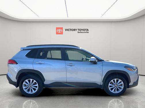 2024 Toyota Corolla Cross LE