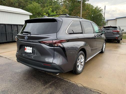 2025 Toyota Sienna XLE 7 Passenger