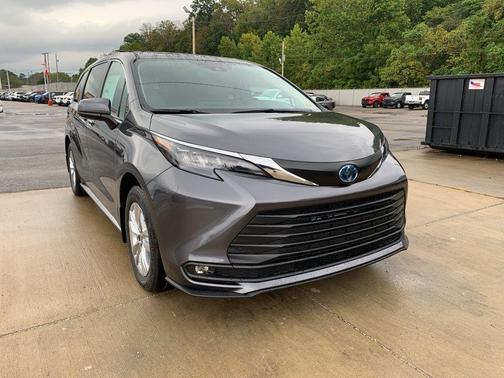 2025 Toyota Sienna XLE 7 Passenger