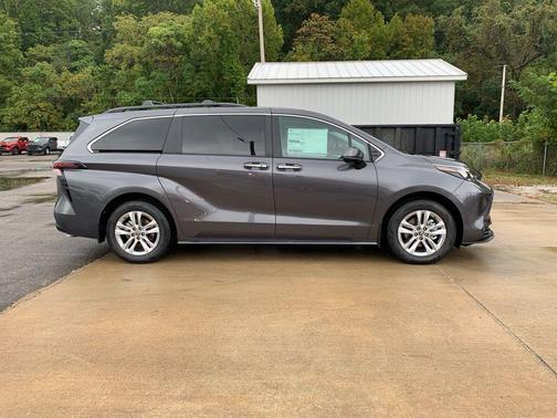 2025 Toyota Sienna XLE 7 Passenger