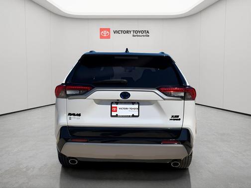 2022 Toyota RAV4 Hybrid SE