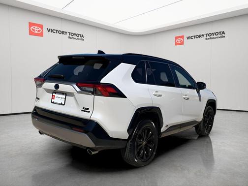 2022 Toyota RAV4 Hybrid SE