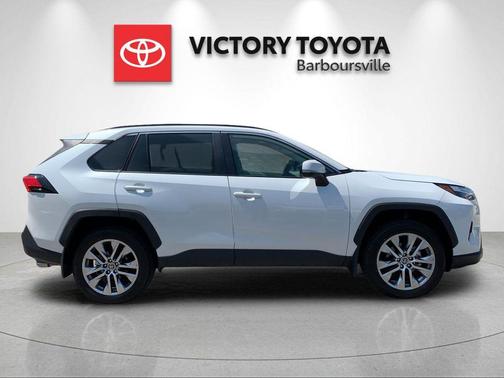 Pearl 2025 Toyota RAV4 XLE Premium
