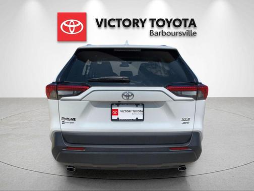 Pearl 2025 Toyota RAV4 XLE Premium
