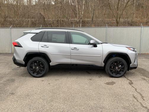 2025 Toyota RAV4 Hybrid SE