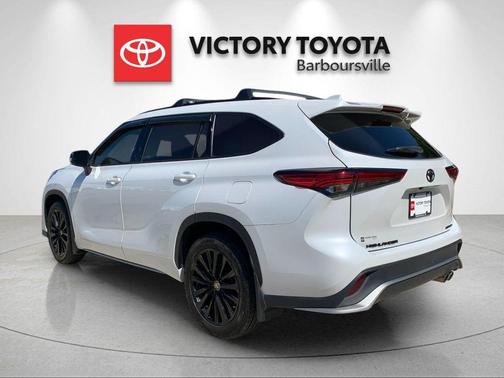 Pearl 2023 Toyota Highlander XSE