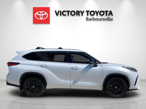 Pearl 2023 Toyota Highlander XSE