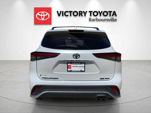 Pearl 2023 Toyota Highlander XSE