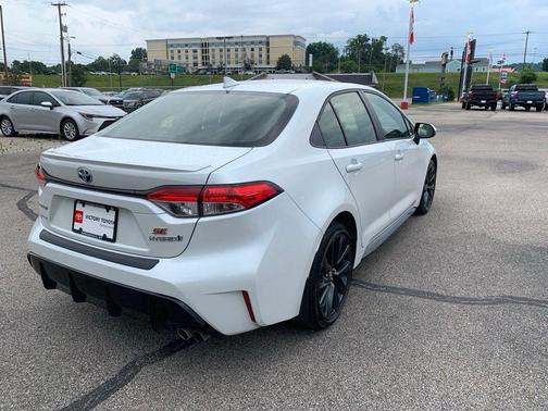 Pear 2024 Toyota Corolla Hybrid SE