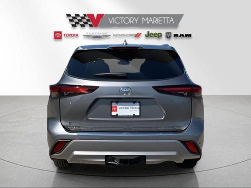 Heavy Metal 2025 Toyota Highlander Platinum