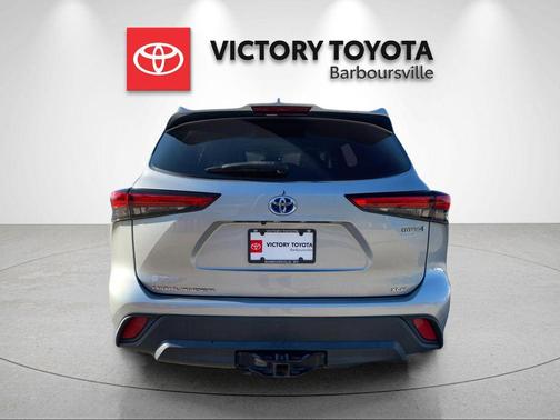 Celestial Silver Metallic 2021 Toyota Highlander Hybrid XLE