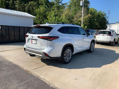 2025 Toyota Highlander Hybrid Platinum