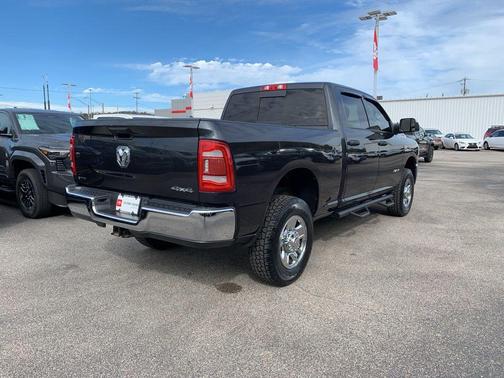 2021 RAM 2500 Tradesman Crew Cab 4x4 6'4' Box