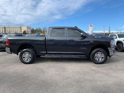 2021 RAM 2500 Tradesman Crew Cab 4x4 6'4' Box