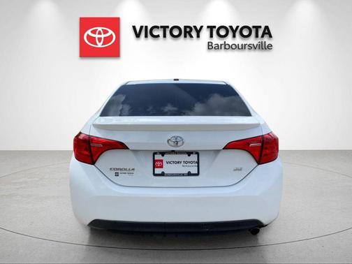 Super White 2018 Toyota Corolla SE