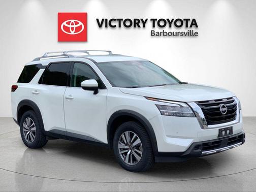 Pearl White Tricoat 2023 Nissan Pathfinder SL 4WD