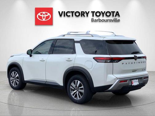 Pearl White Tricoat 2023 Nissan Pathfinder SL 4WD