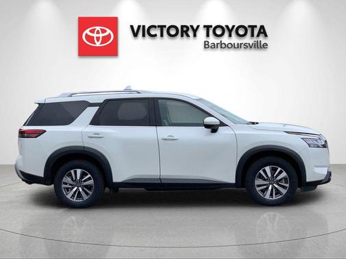 Pearl White Tricoat 2023 Nissan Pathfinder SL 4WD