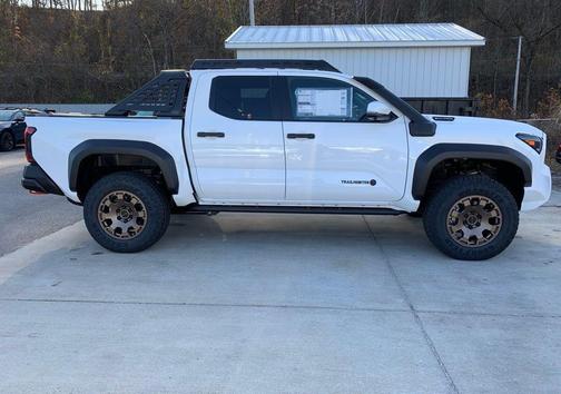 2025 Toyota Tacoma Hybrid Trailhunter