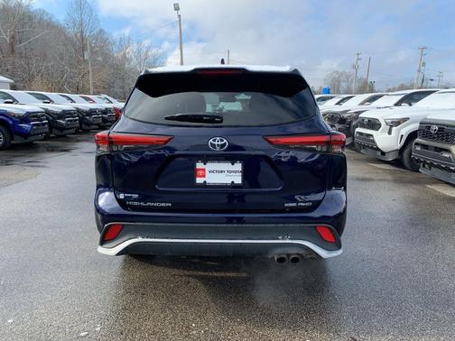 2022 Toyota Highlander XSE