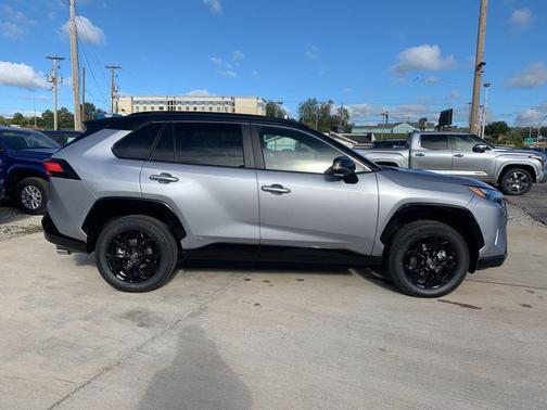 2025 Toyota RAV4 Hybrid SE