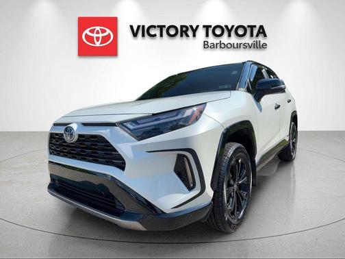Blizzard Pearl/Midnight Black Metallic 2022 Toyota RAV4 Hybrid SE