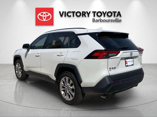 Blizzard Pearl 2021 Toyota RAV4 XLE Premium